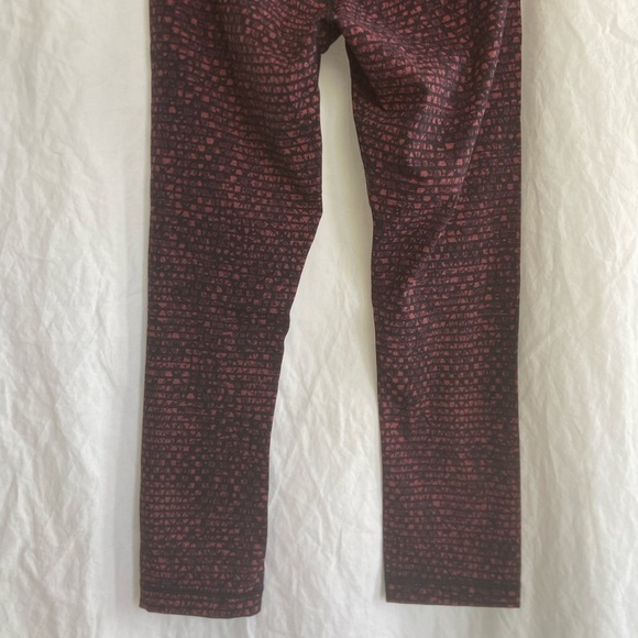 Lululemon Wunder Under Crop III Shatter Weave Dust Coral Plum Size 4 - Picture 11 of 13